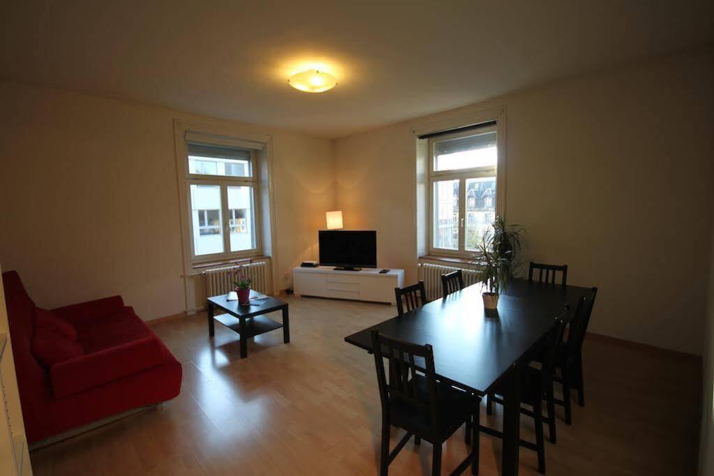 Hitrental Seefeld - Kreuzstrasse Apartments Zúrich Exterior foto